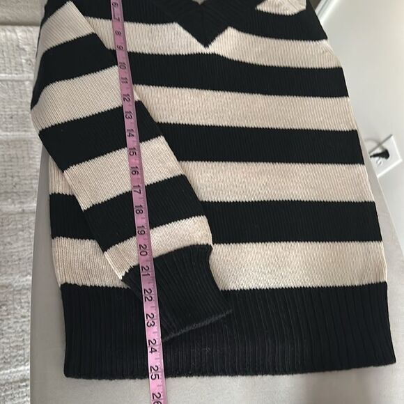 Theory Women’s 100% Wool Black/White Stripe Sweater V Neck Long Sleeve Size M - Picture 8 of 12